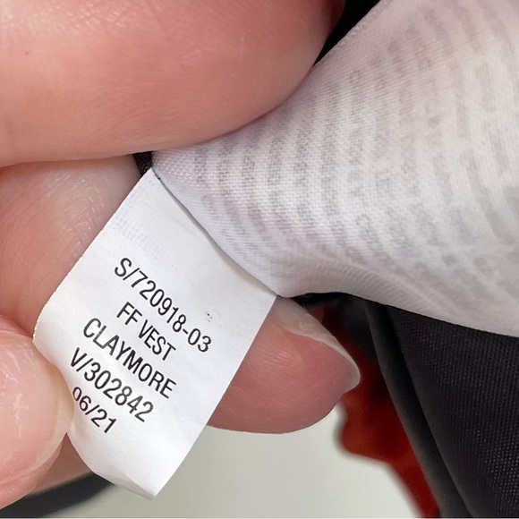 Old Navy Kids Orange Puffer Vest - Size 8 - Picture 5 of 8